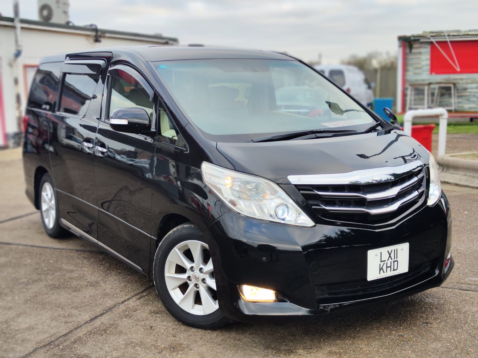 TOYOTA ALPHARD/VELLFIRE BLACK 3.5 PETROL 2011(11) 7 SEATERS.ULEZ FREE,SLIDING DO