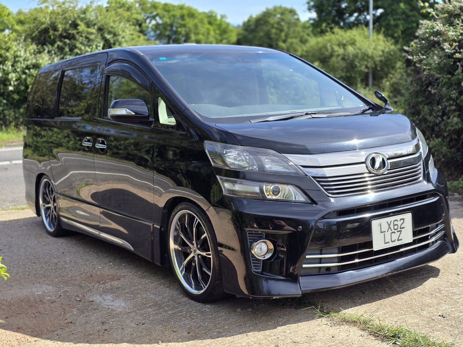 TOYOTA VELLFIRE GOLDEN EYE 2.4 PETROL, 7 SEATERS.