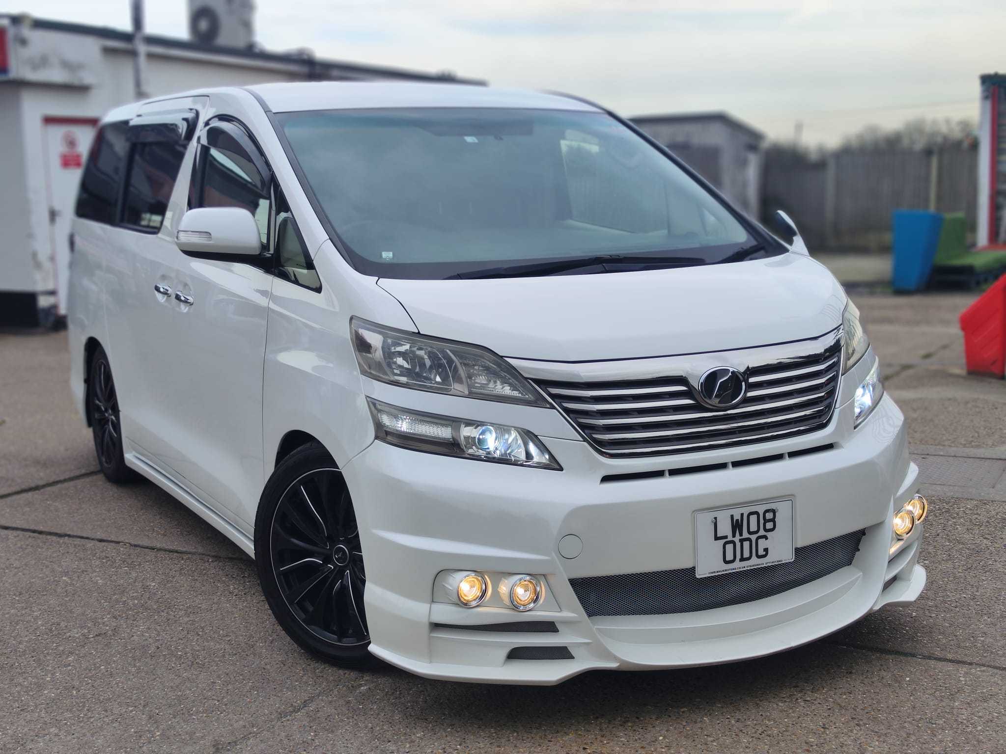 TOYOTA VELLFIRE WHITE 2.4 PETROL 2008(08) ULEZ FREE ANDRIOD SYSTEM