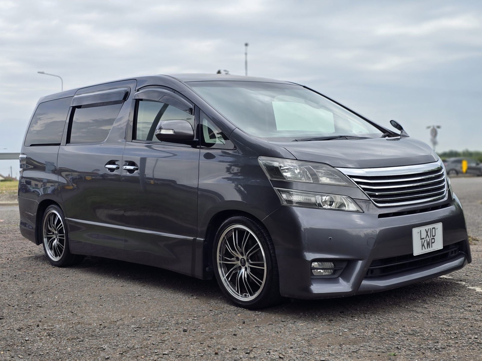 TOYOTA VELLFIRE PLATINUM 2.4 PETROL, 7 SEATERS