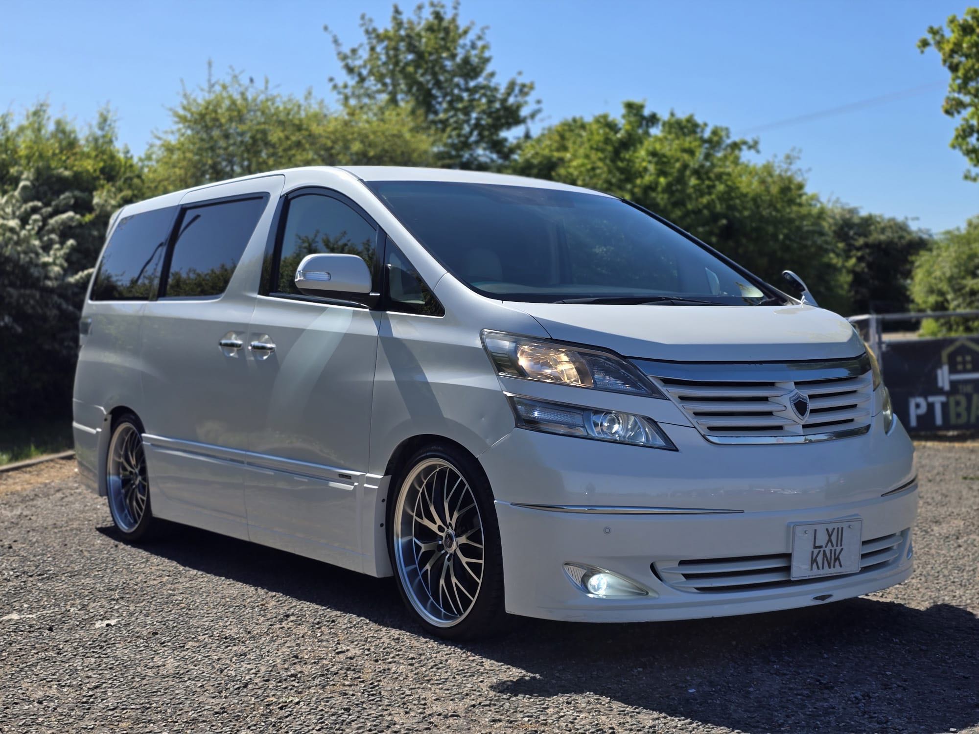 TOYOTA VELLFIRE 2.4 Z PLATINUM SELECTION, 8 SEATERS